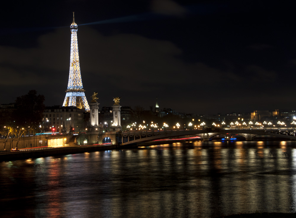 Eiffel Tower (f11 / 4 sec / 160 ISO)